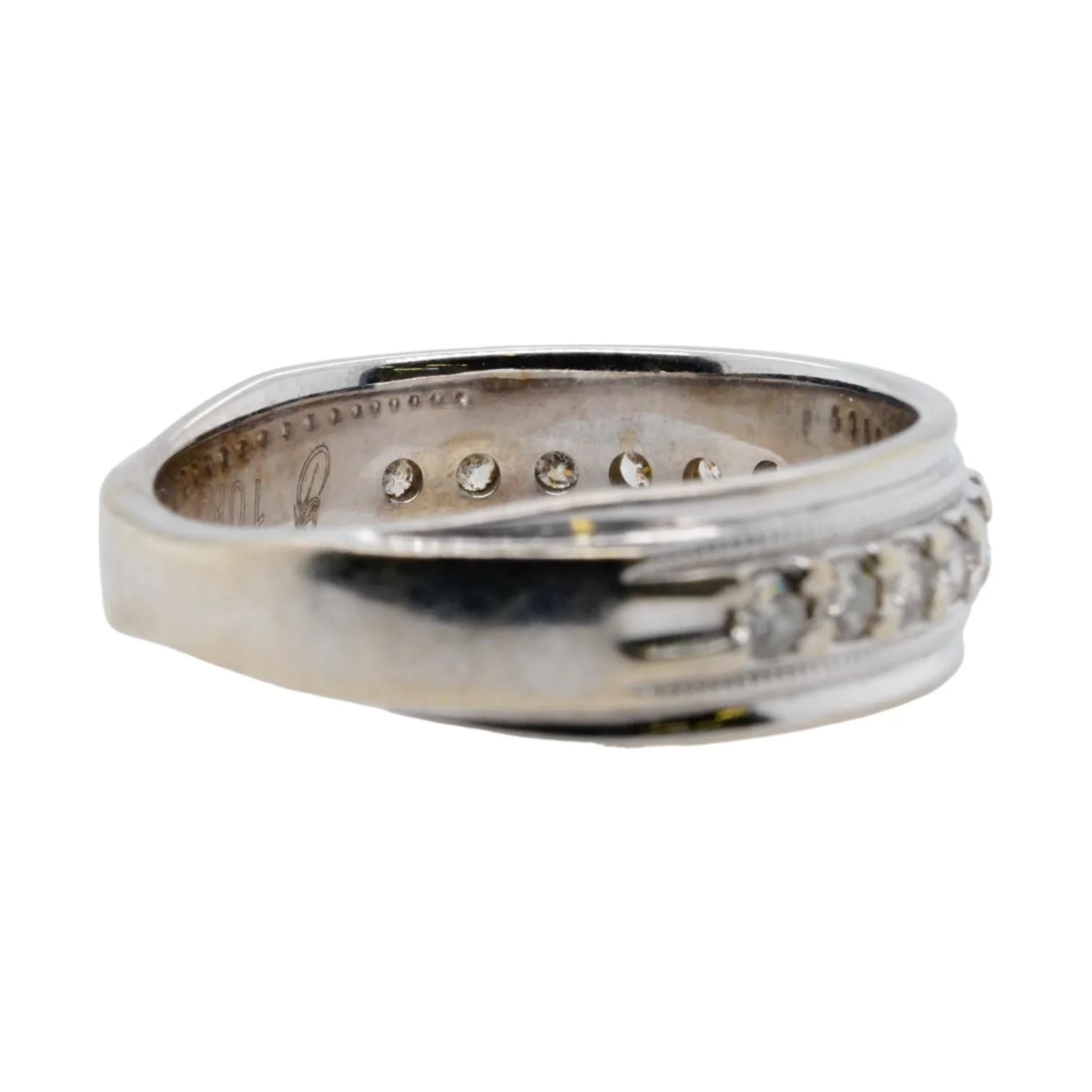 10K White Gold Round Diamond Band - Image 3