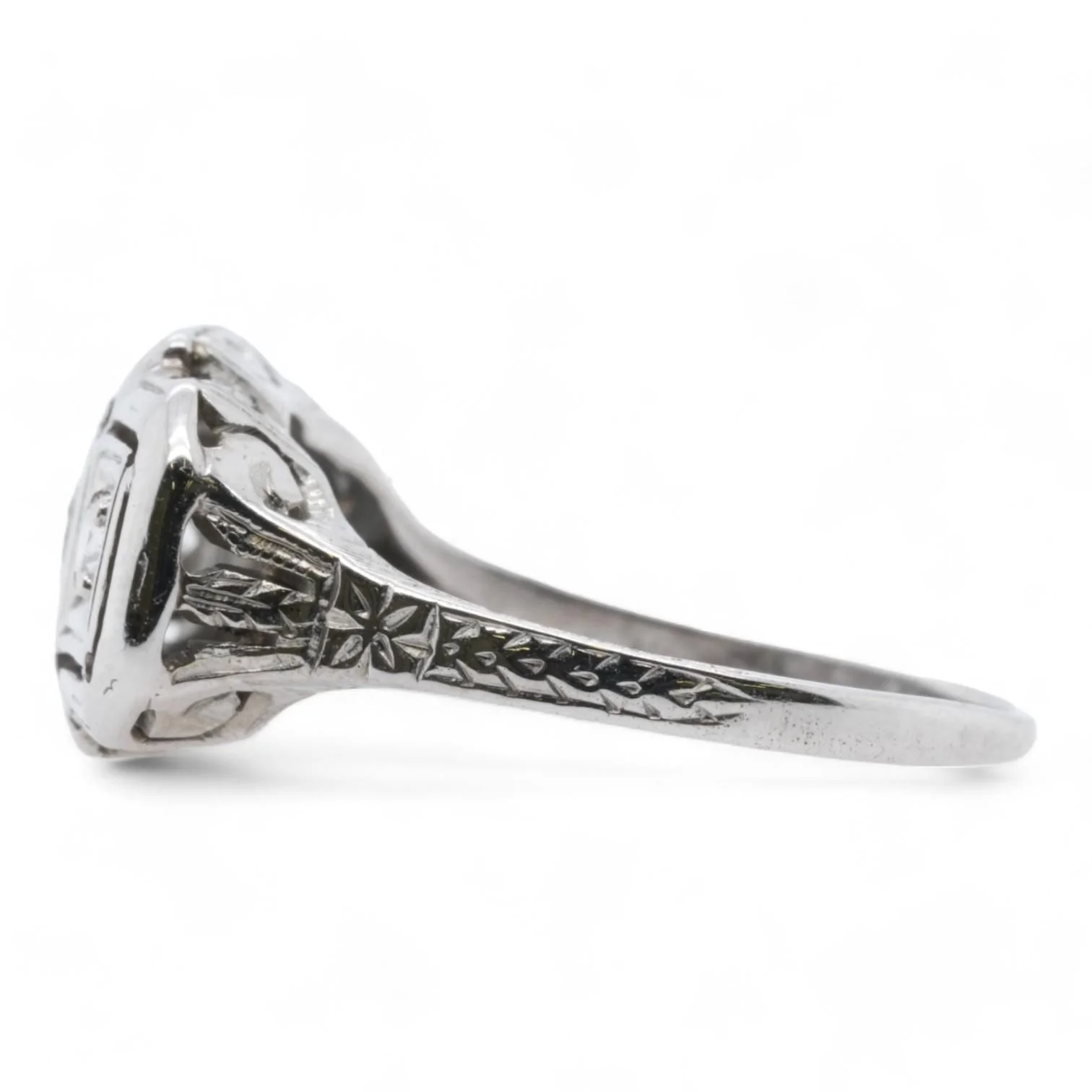 18K White Gold Art Deco Horizonal Three Diamond Band - Image 3