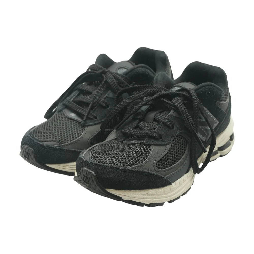 2002R Black Athletic Shoes