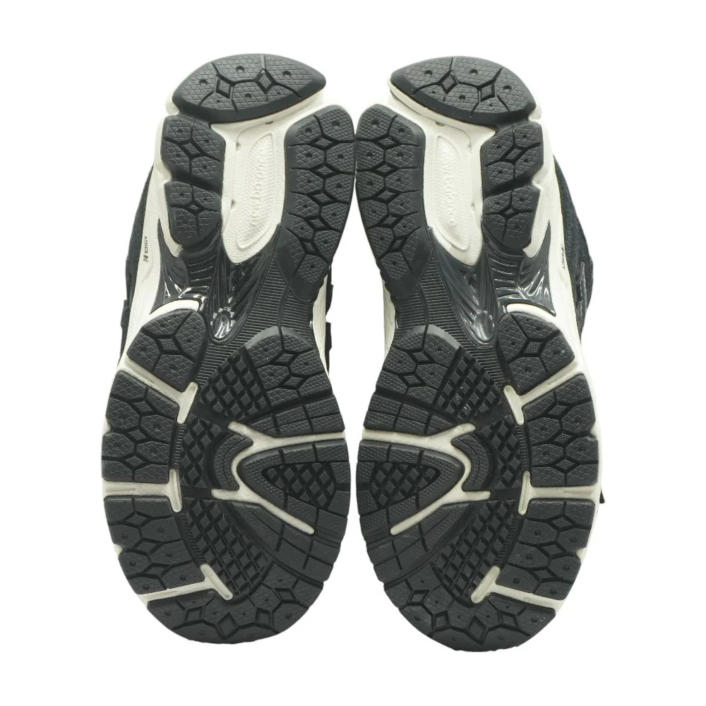 2002R Black Athletic Shoes - Image 3