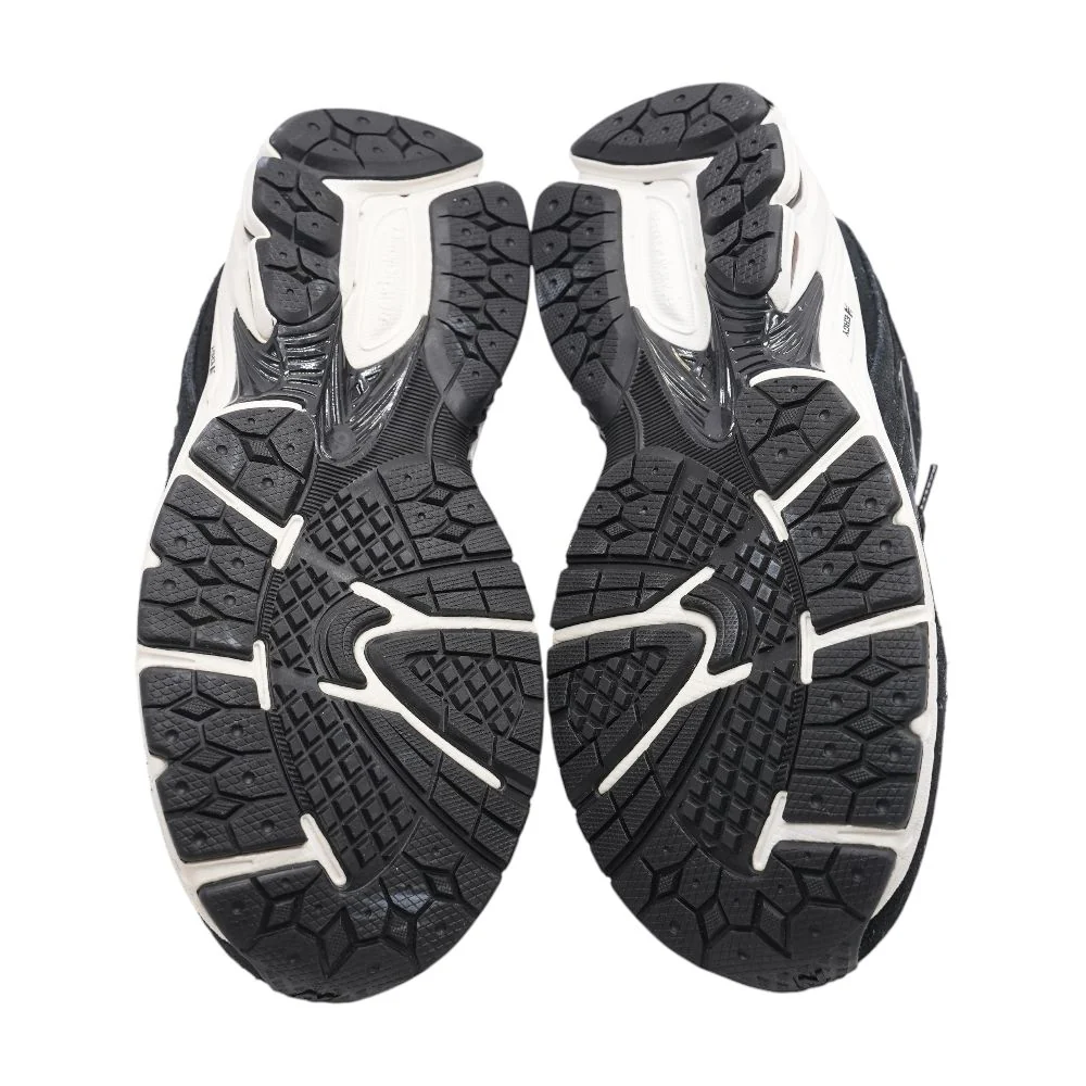 2002R Black Athletic Shoes - Image 3