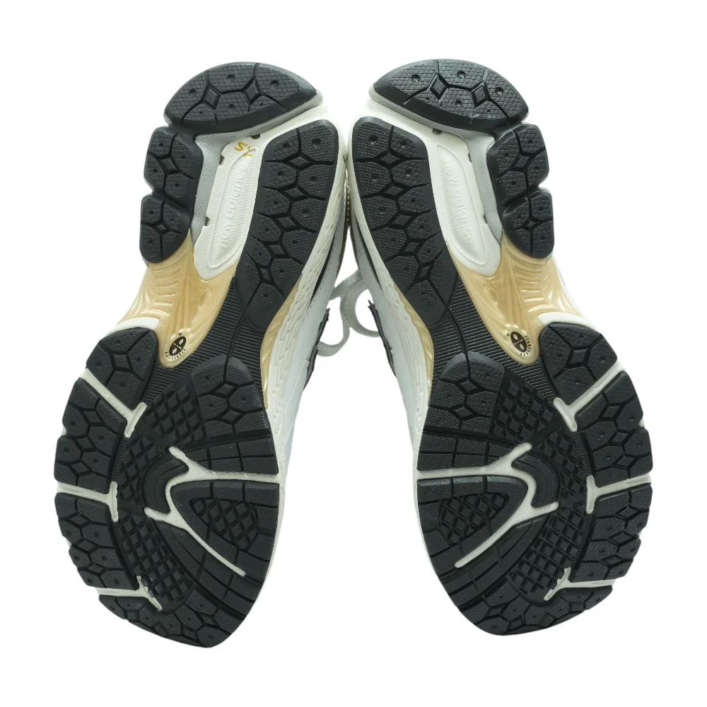 2002R White Athletic Shoes - Image 3