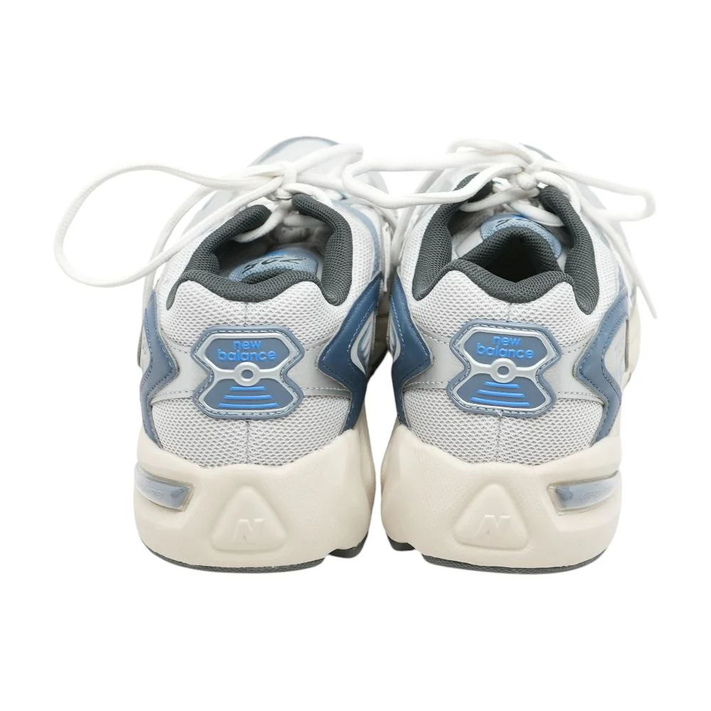 725 Gray Low Top Athletic Shoes - Image 2