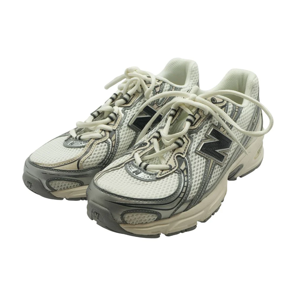 740 White Low Top Athletic Shoes