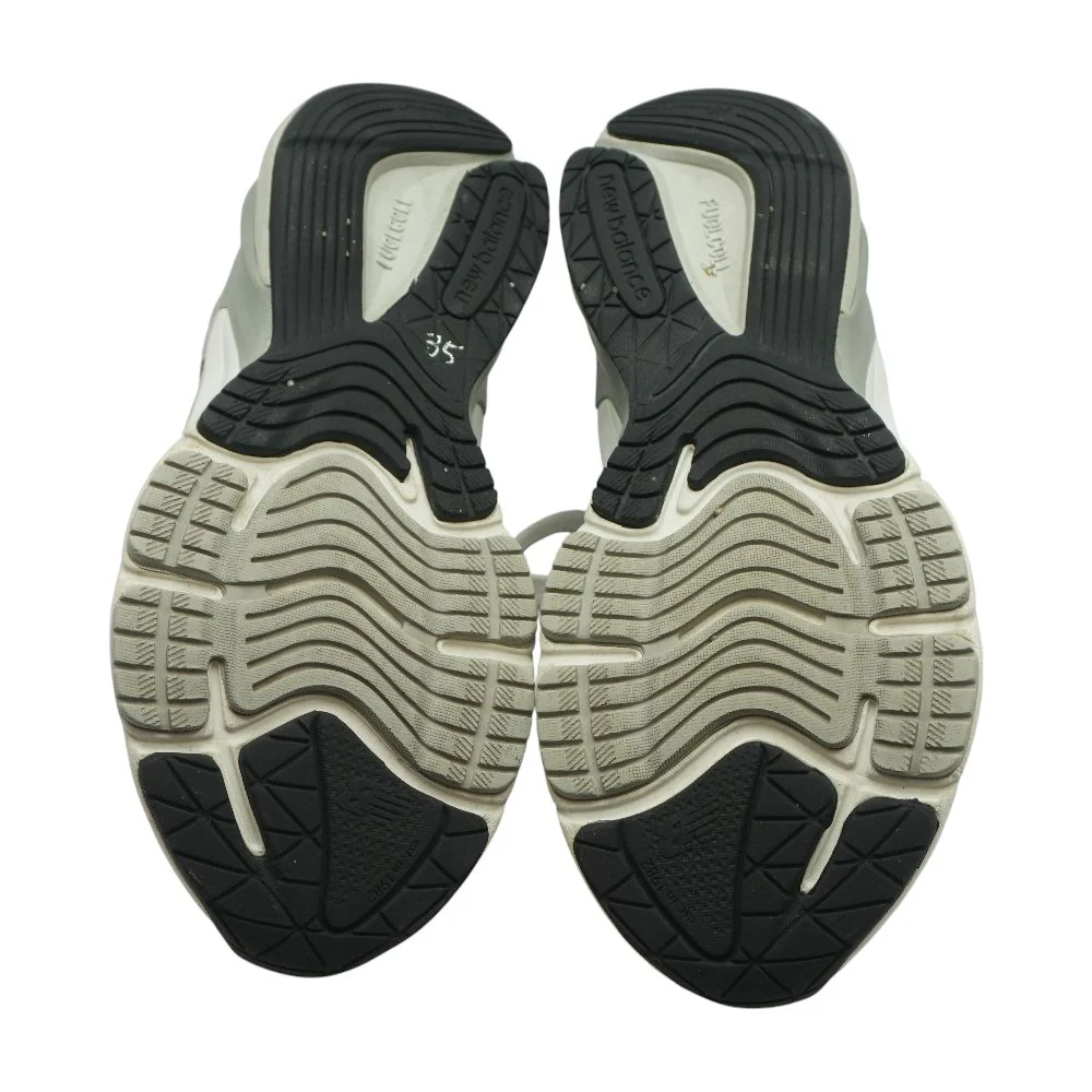 990V6 Gray Athletic Shoes - Image 3