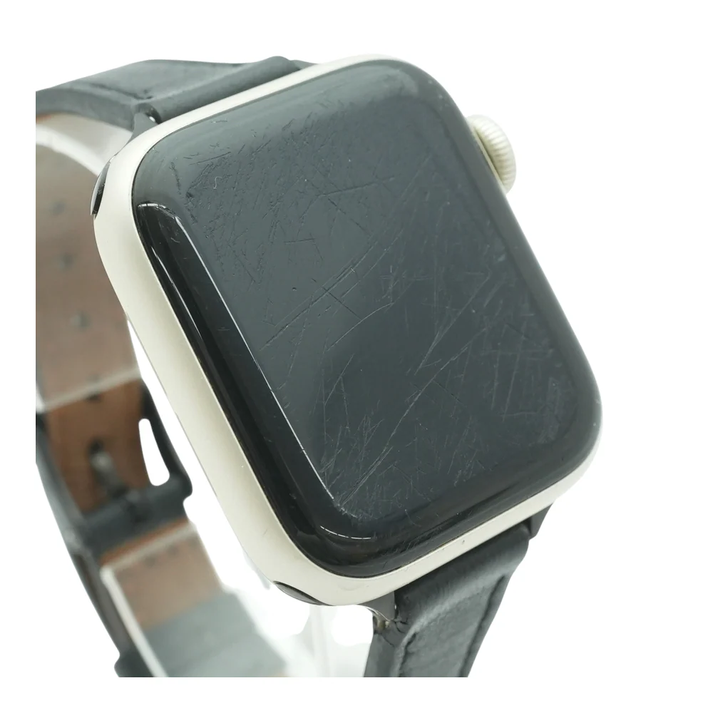 40mm SE 2 Starlight Smartwatch Black Band S/M - Image 4