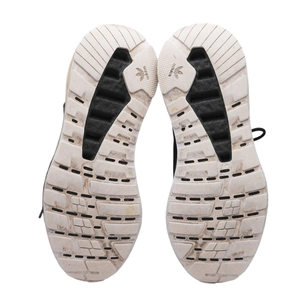 Black Low Top Athletic Shoes - Image 3