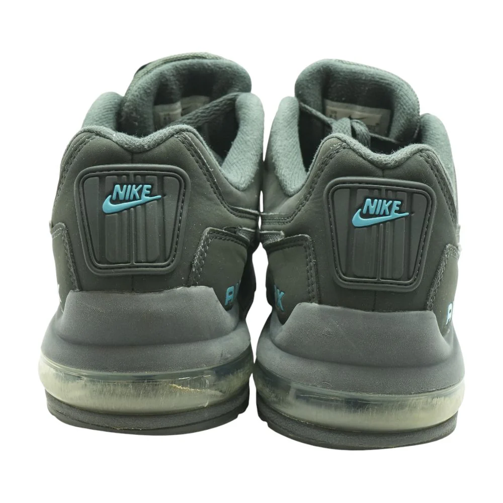 Black Low Top Athletic Shoes - Image 2