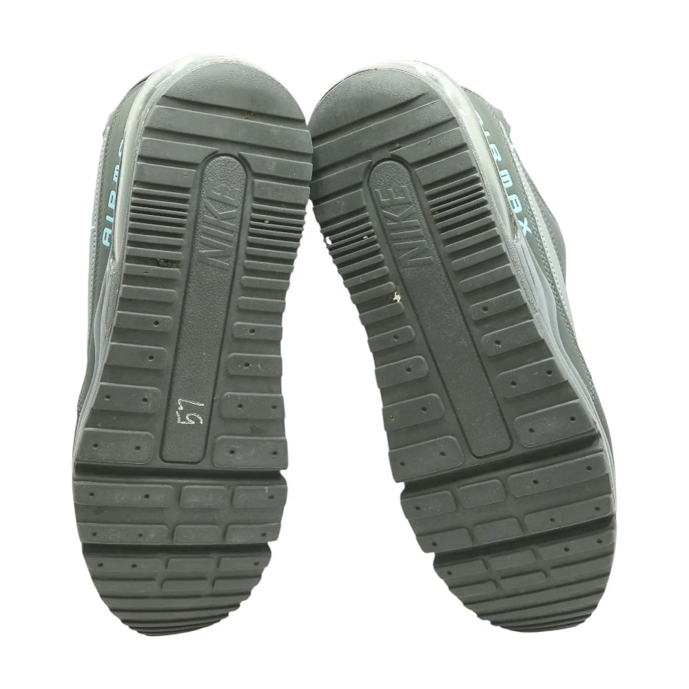 Black Low Top Athletic Shoes - Image 3
