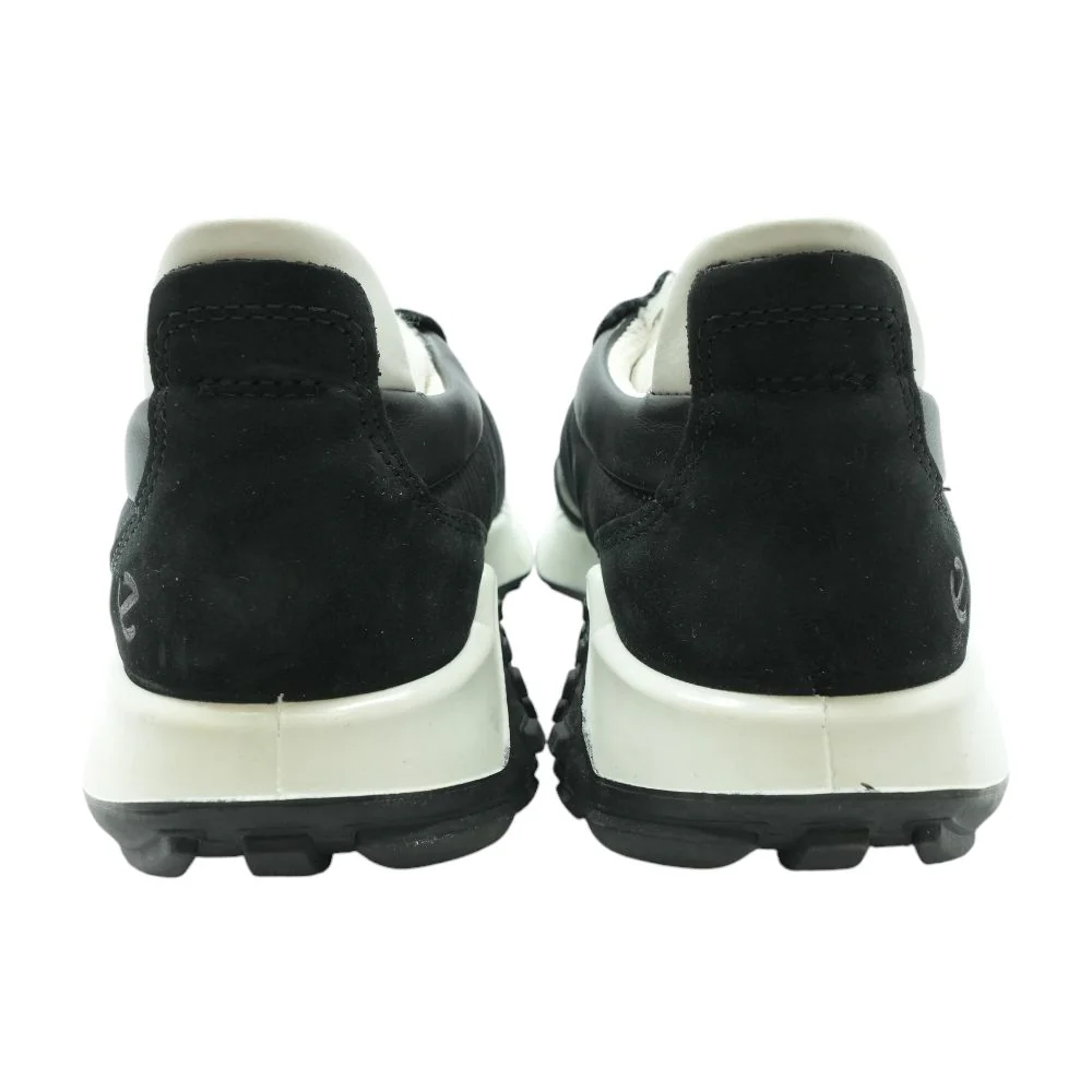 Black Low Top Athletic Shoes - Image 2