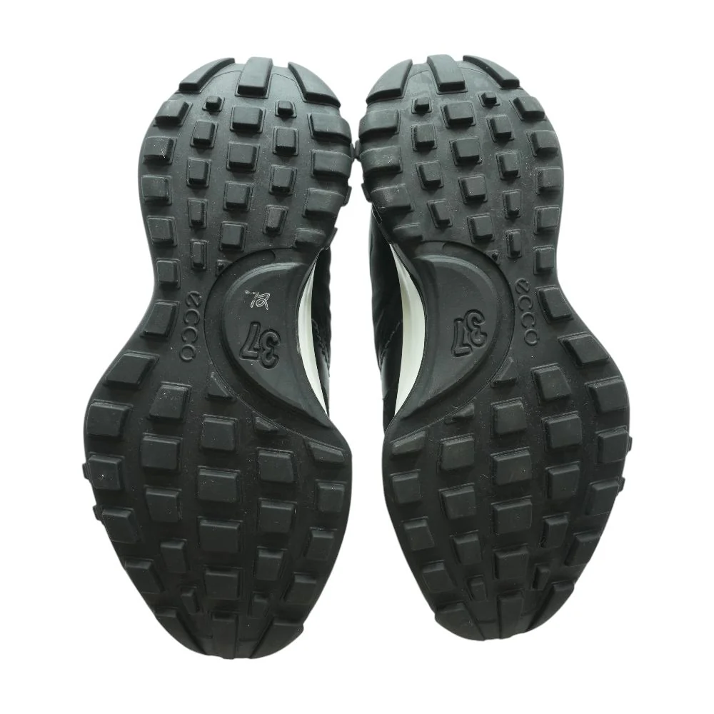 Black Low Top Athletic Shoes - Image 3