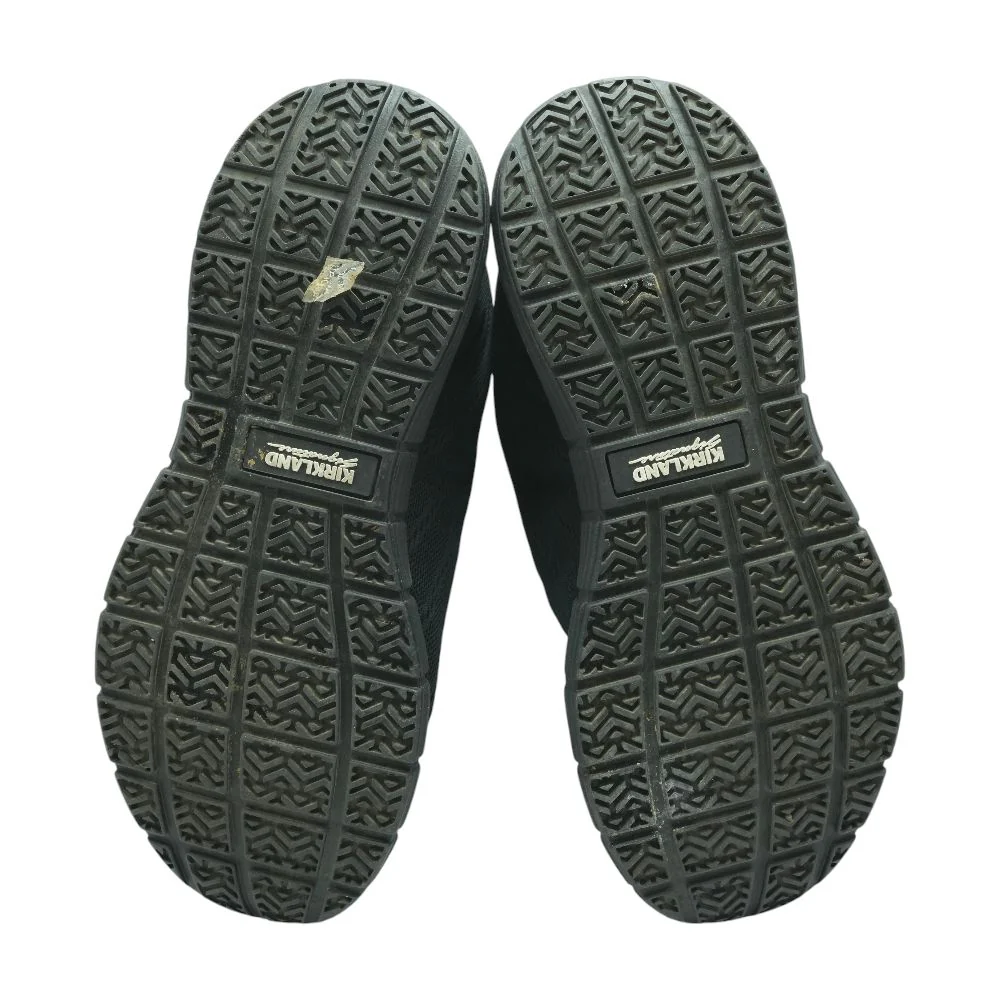 Black Low Top Athletic Shoes - Image 3