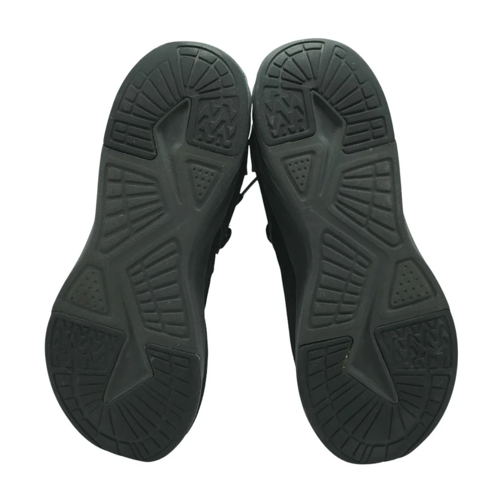 Black Low Top Athletic Shoes - Image 3