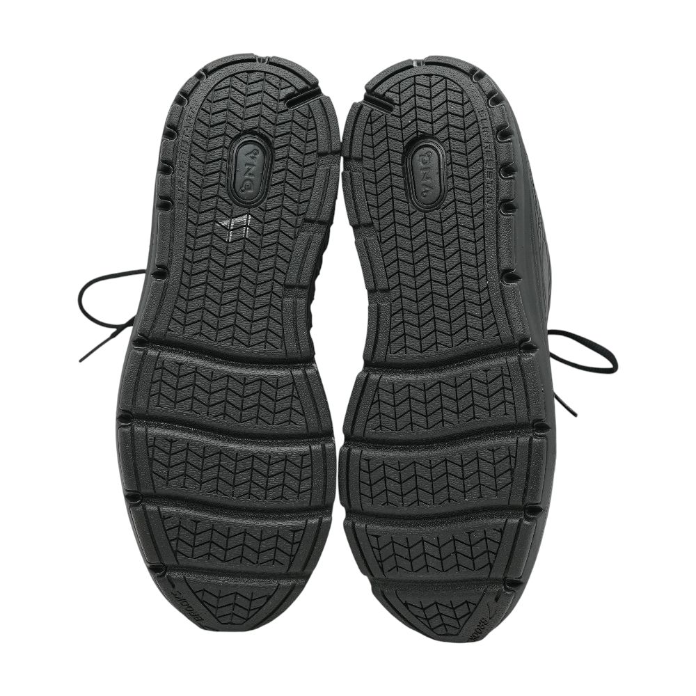 Black Low Top Athletic Shoes - Image 3