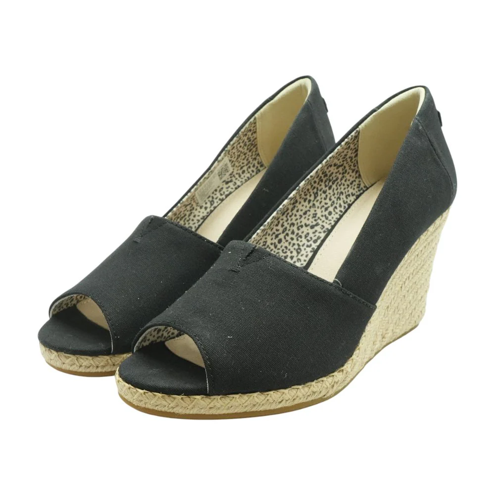 Black Wedged Sandals