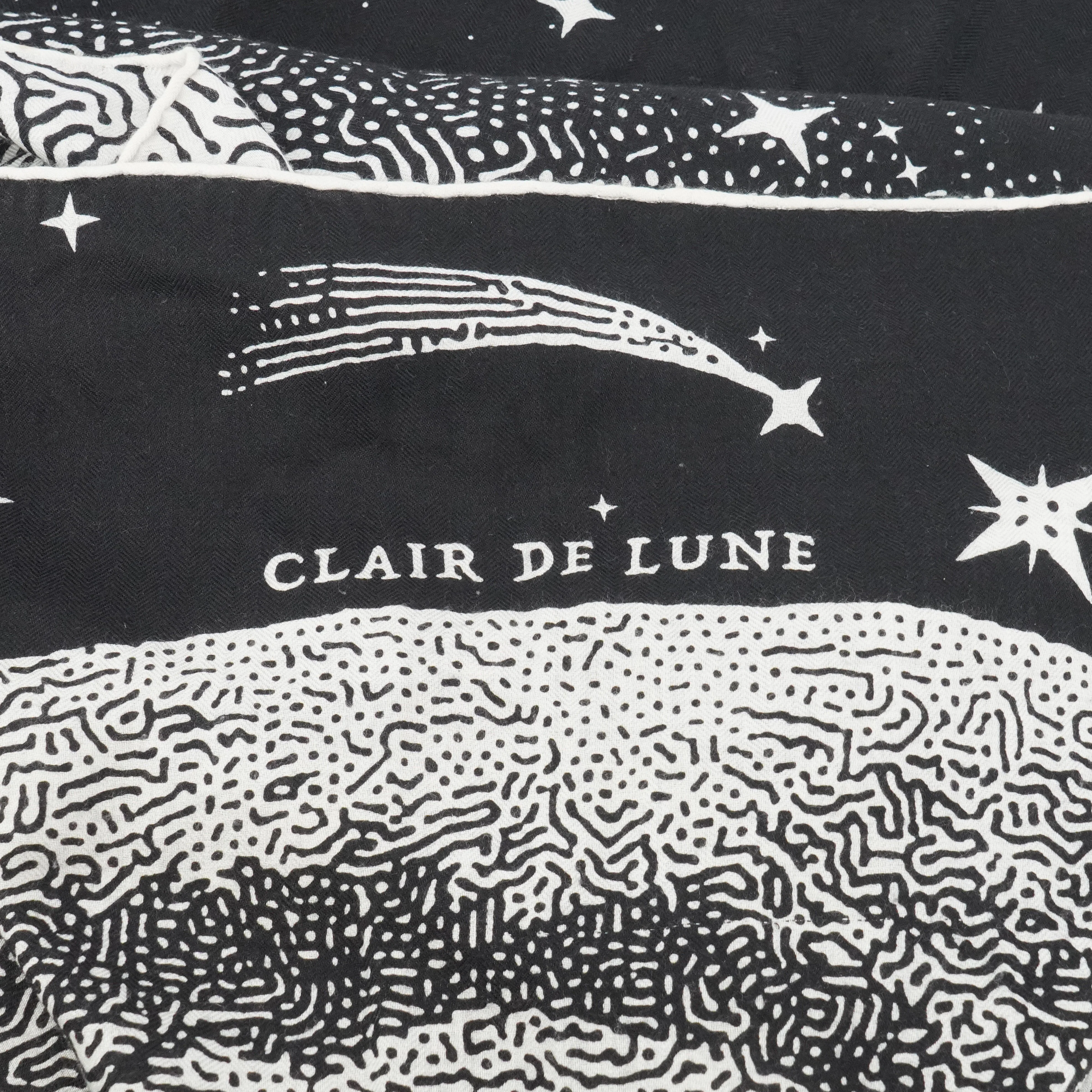Clair De Lune 140 in Black - Image 2