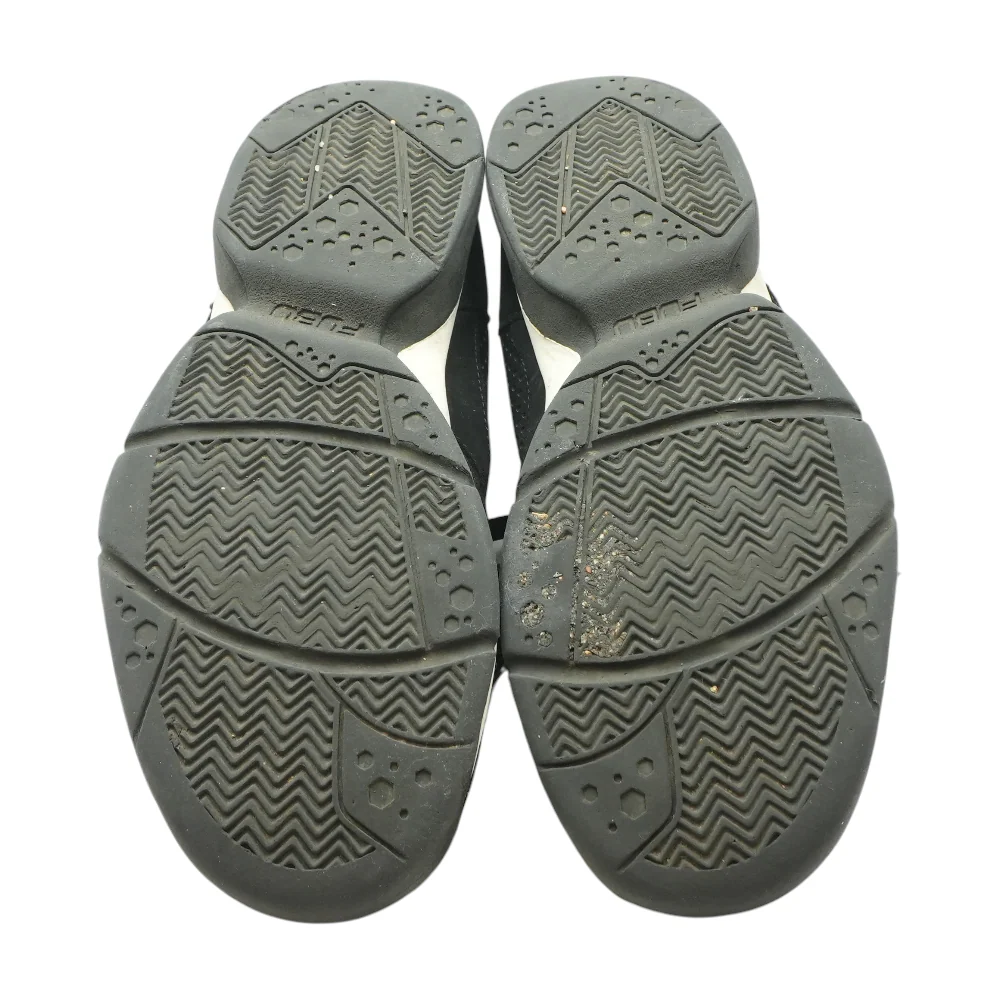 Black High-Top Athletic Shoes - Image 3