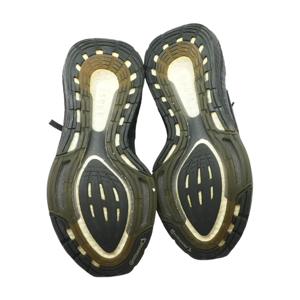 Black Low-Top Athletic Shoes - Image 3