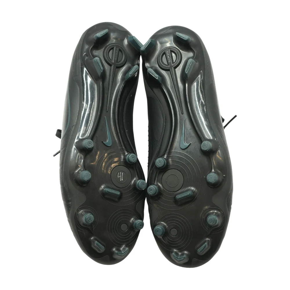 Tiempo Legend 10 Low-Top Athletic Shoes - Image 3