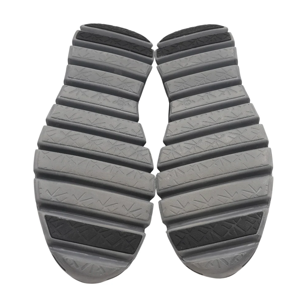 Gray Low-Top Athletic Shoes - Image 3