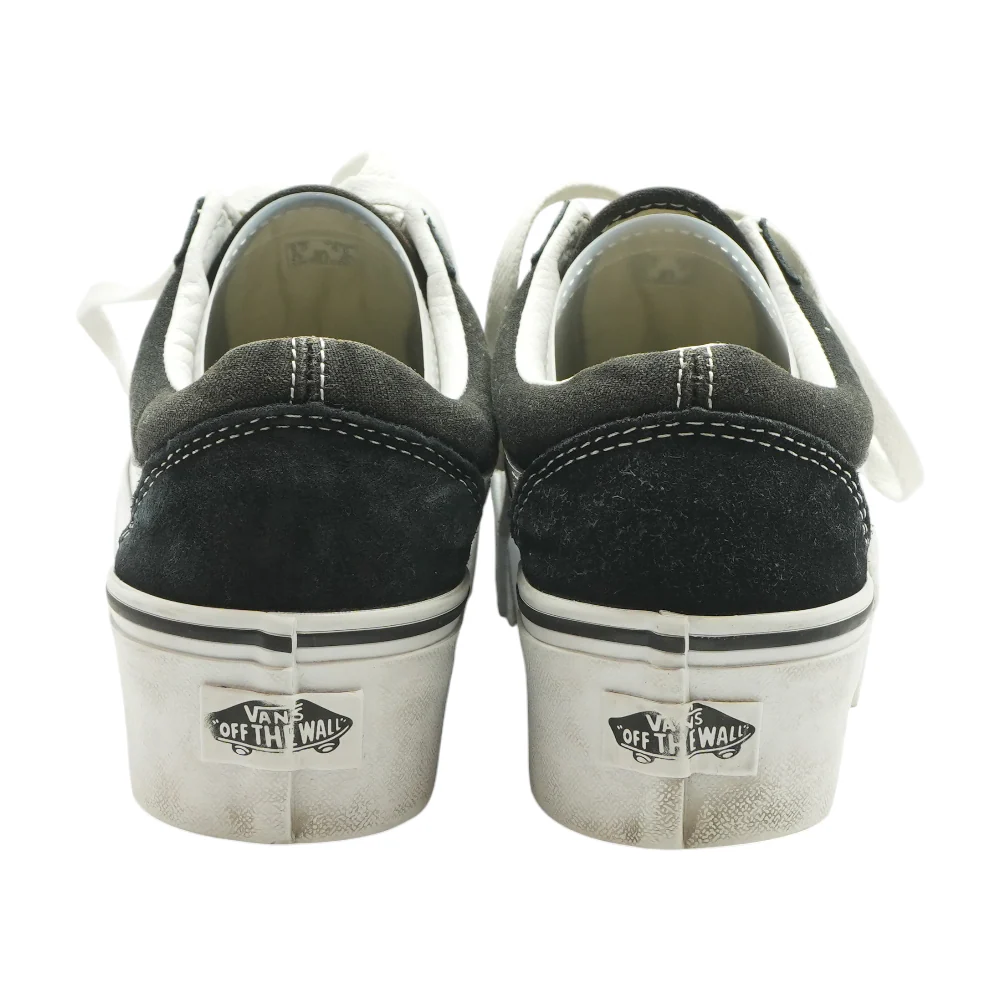 Black Low-Top Athletic Shoes - Image 2