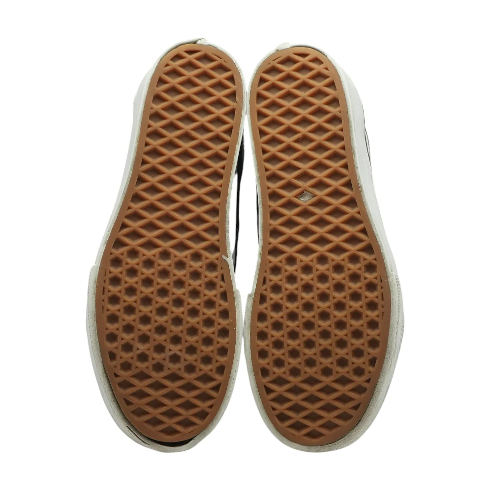 Black Low-Top Athletic Shoes - Image 3