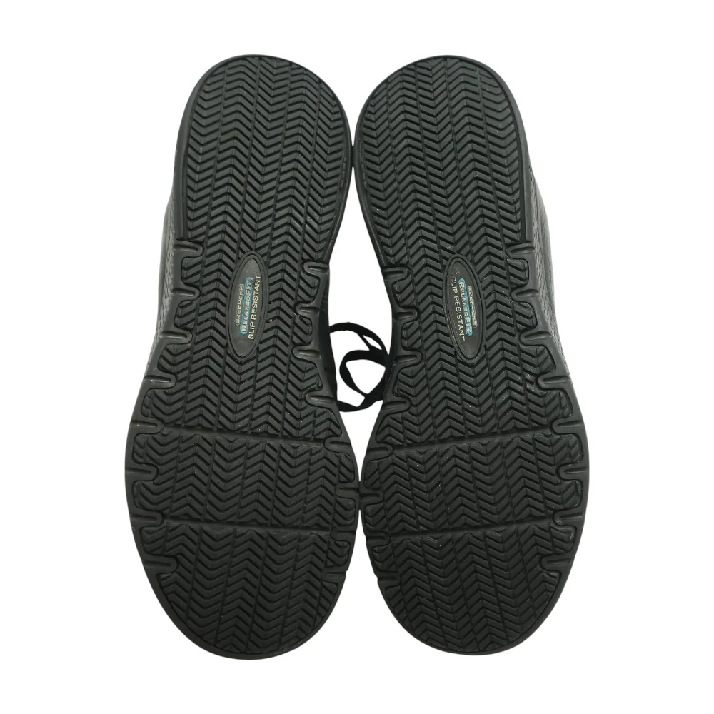 Black Low-Top Athletic Shoes - Image 3