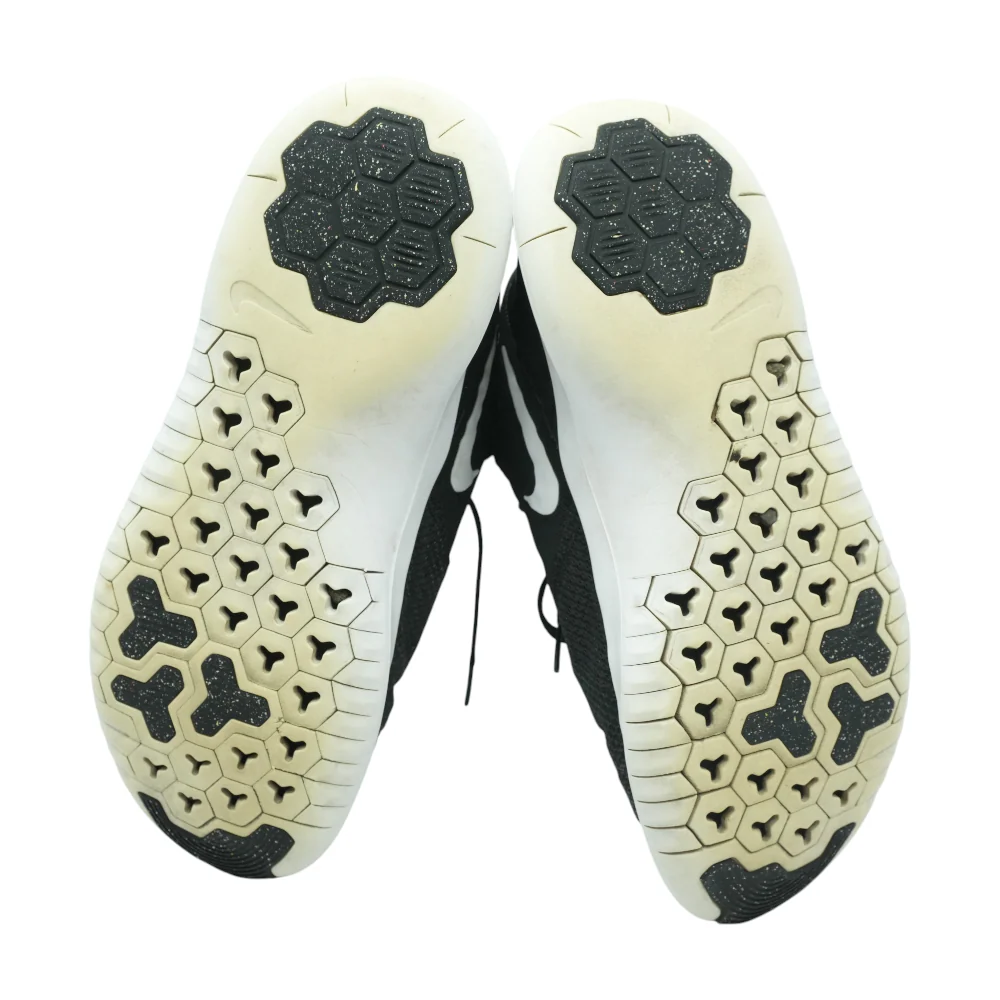 Free TR 8 Low-Top Athletic Shoes - Image 3