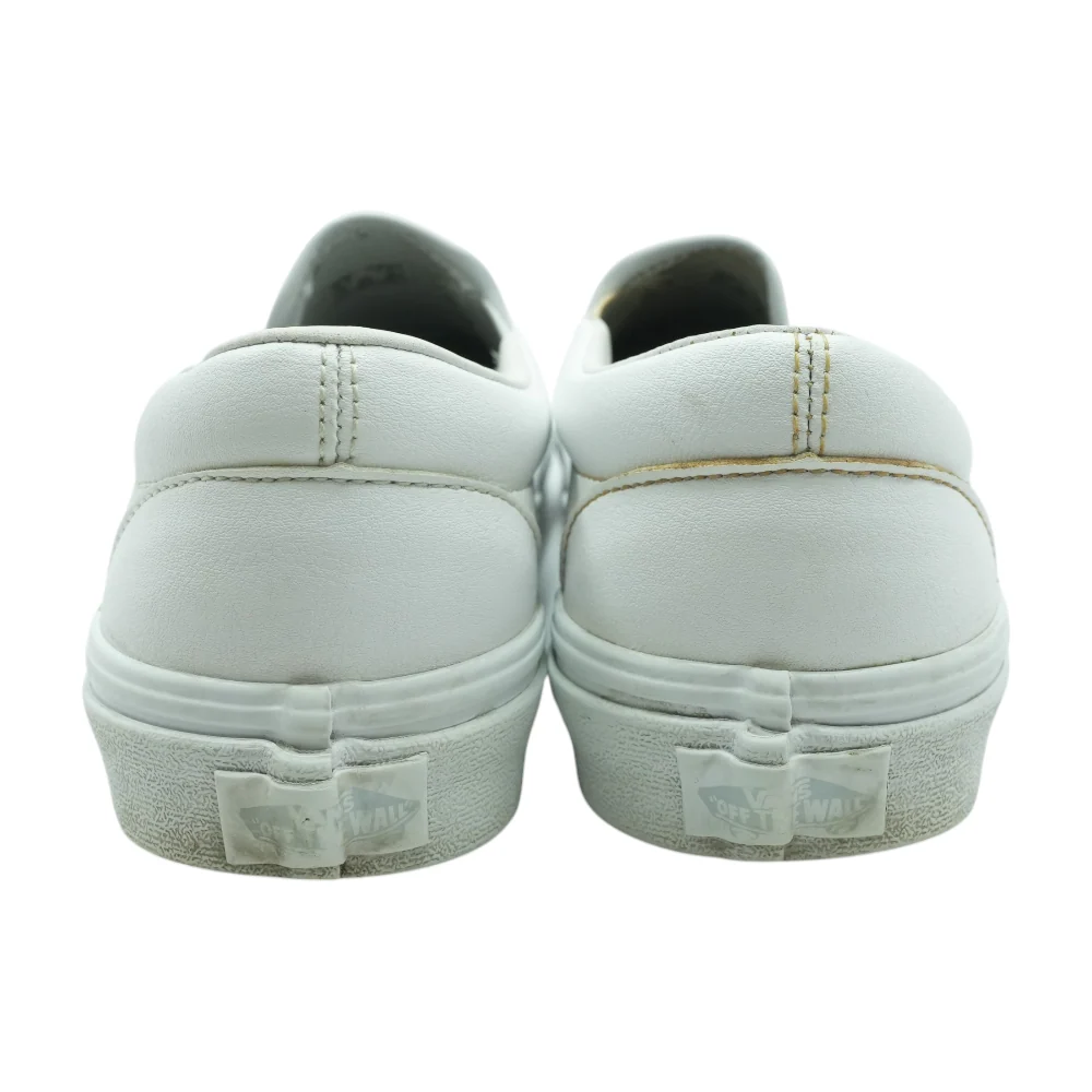 Low-Top Athletic Shoes - Image 2