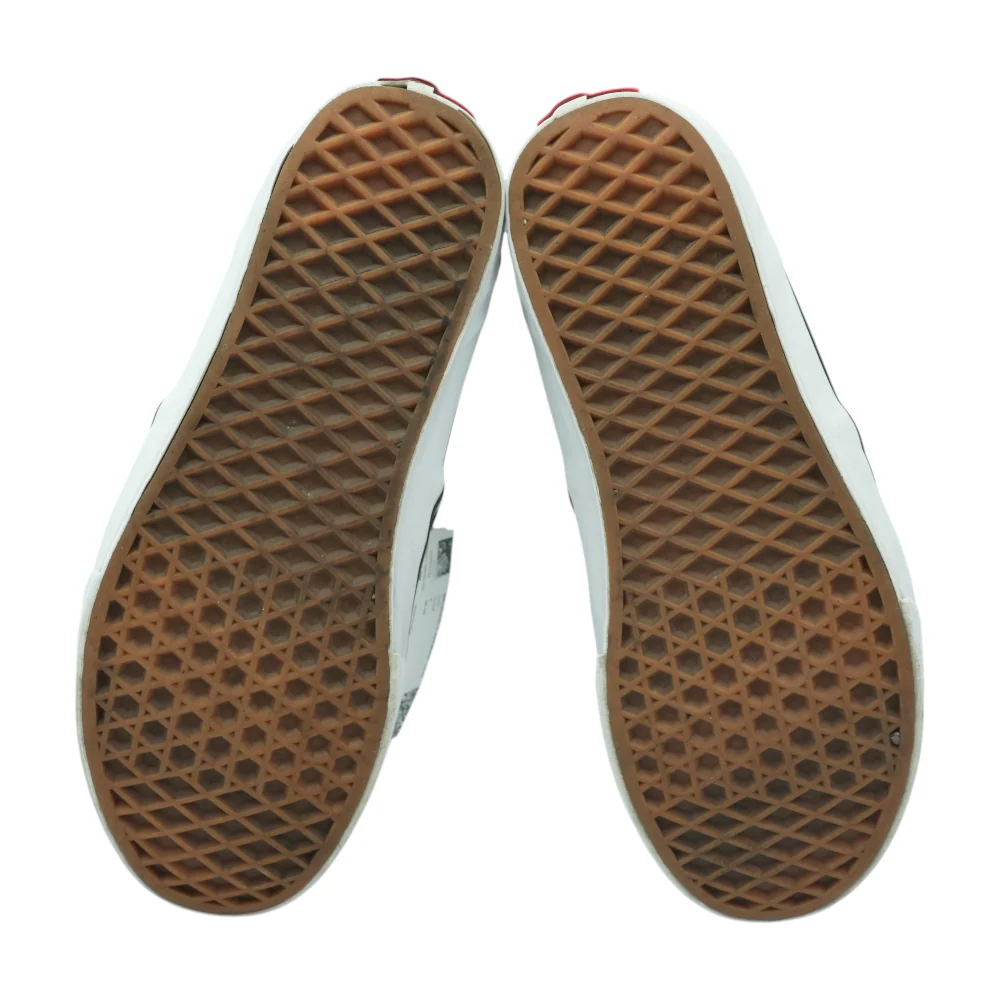 Low-Top Athletic Shoes - Image 3