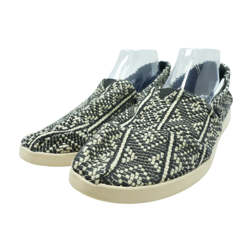 Low-Top Athletic Shoes