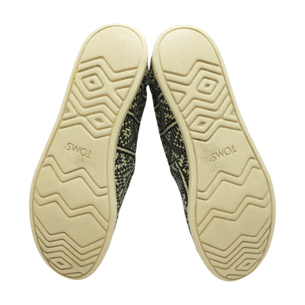Low-Top Athletic Shoes - Image 3