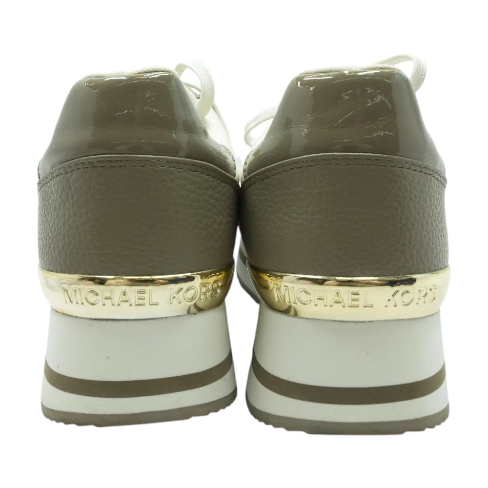 Low-Top Athletic Shoes - Image 2