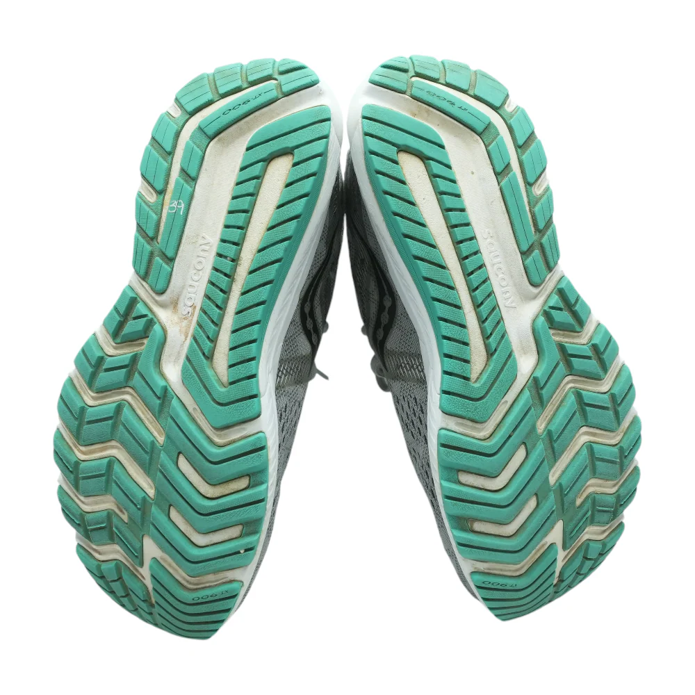 Low-Top Athletic Shoes - Image 3