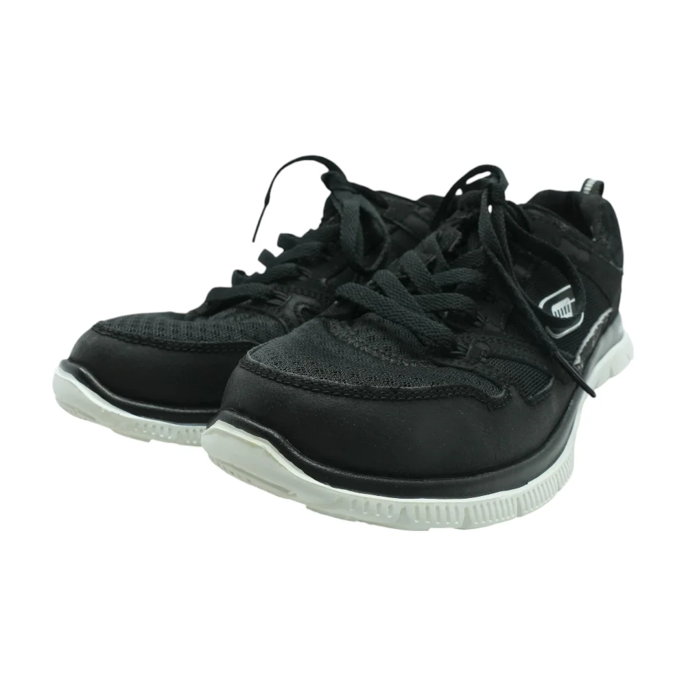 Low-Top Athletic Shoes