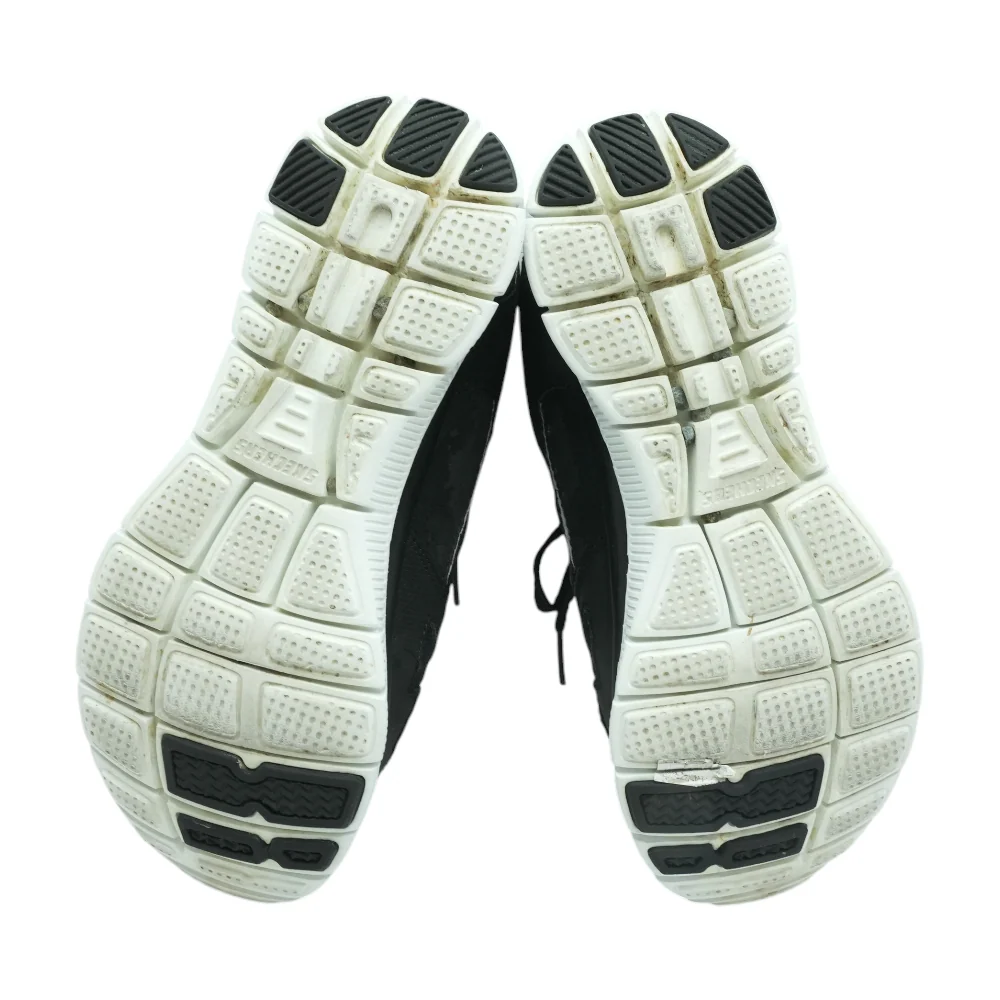 Low-Top Athletic Shoes - Image 3