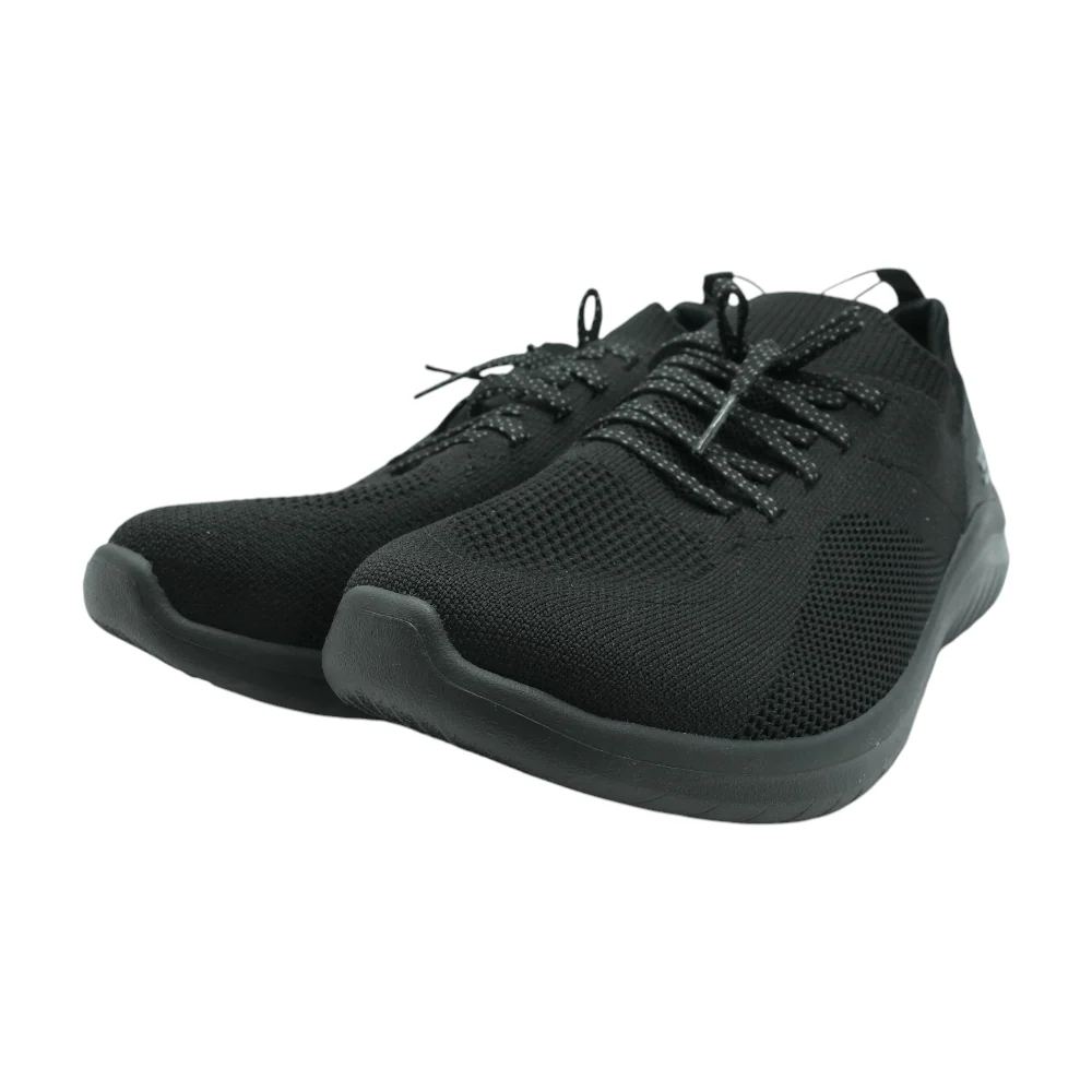 Black Low-Top Athletic Shoes
