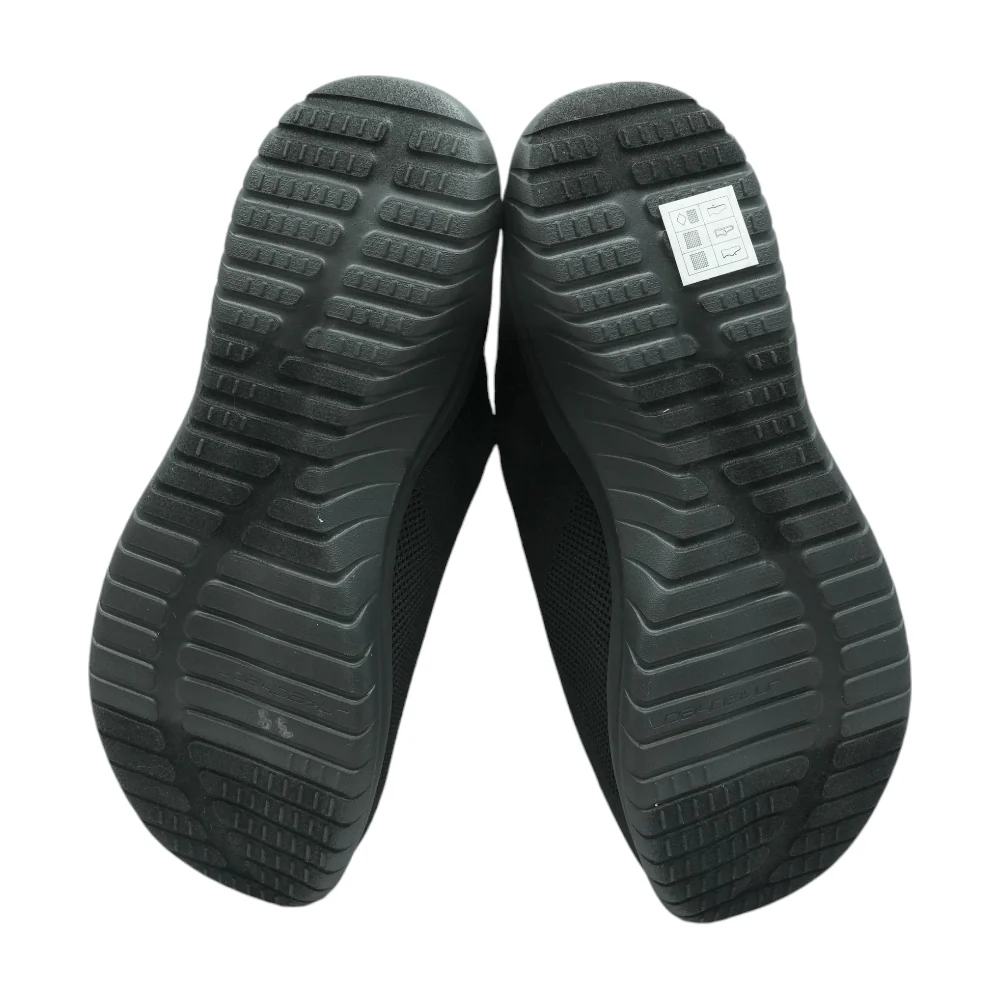 Black Low-Top Athletic Shoes - Image 3