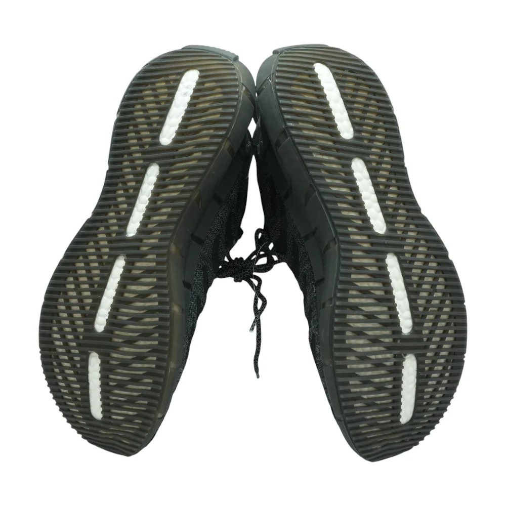 Black Low-Top Athletic Shoes - Image 3