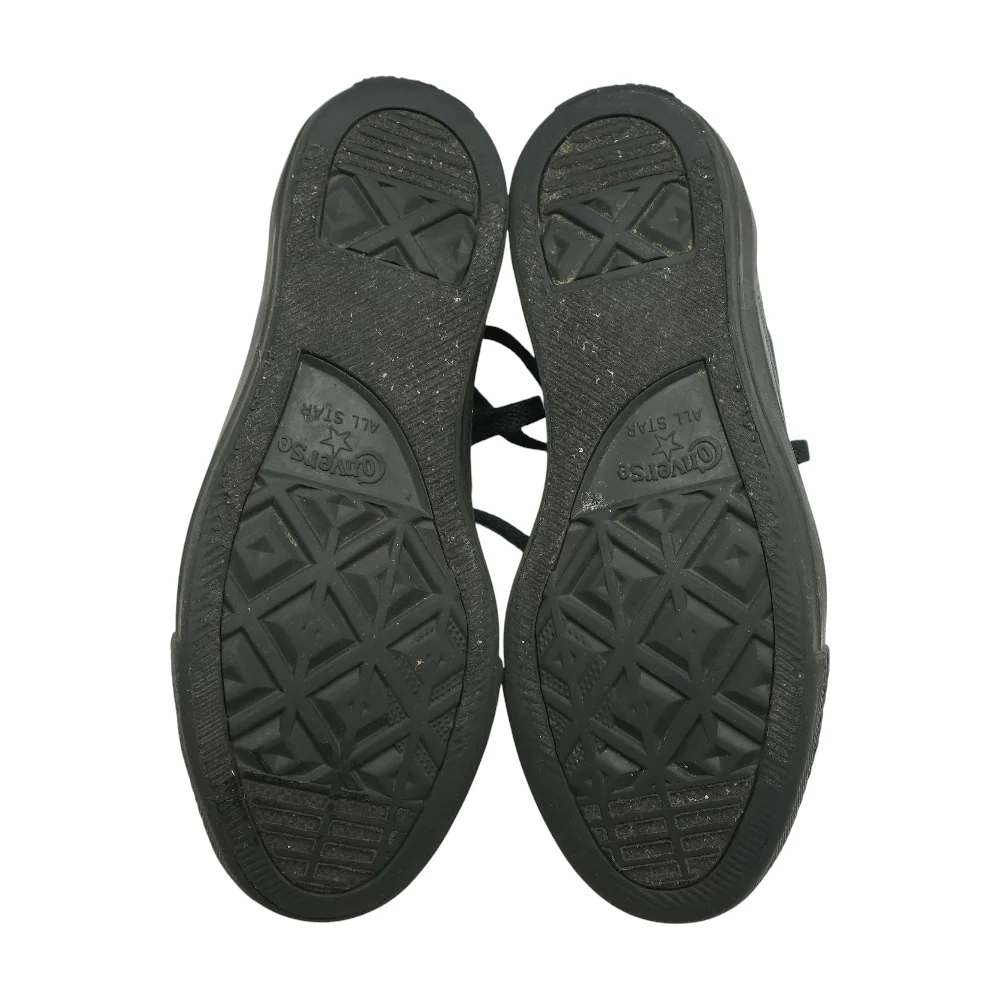 Black Low-Top Athletic Shoes - Image 3
