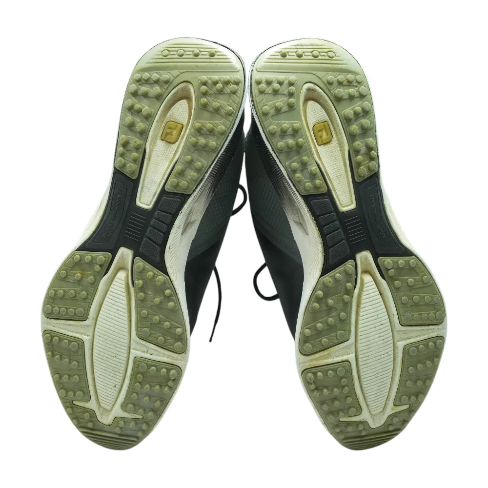 Black Low-Top Athletic Shoes - Image 3