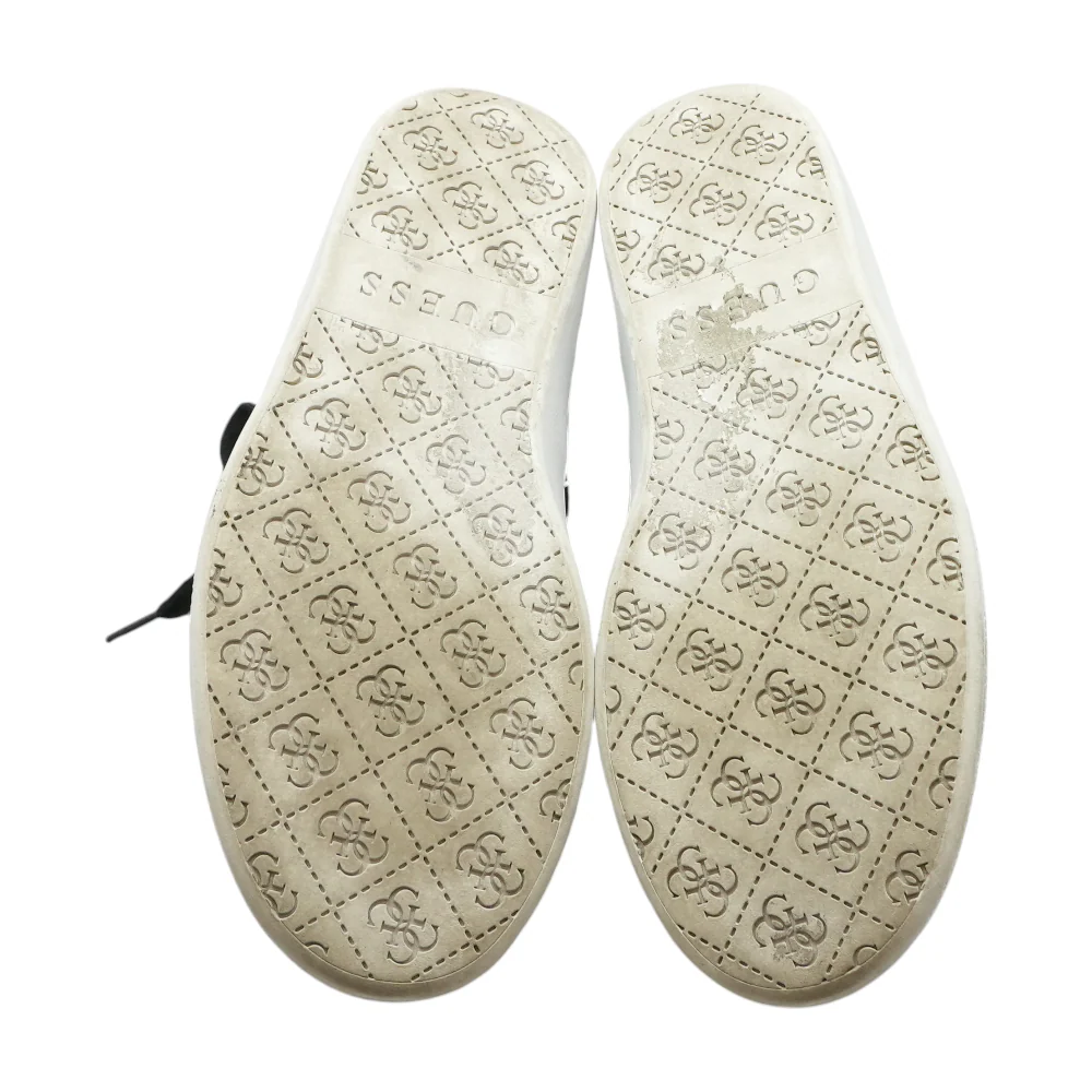 Black Low-Top Athletic Shoes - Image 3