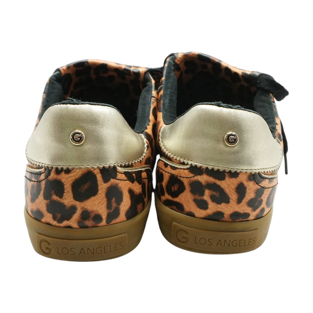 Low-Top Athletic Shoes - Image 2