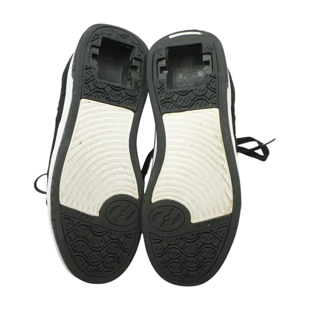 Black Low-Top Athletic Shoes - Image 3