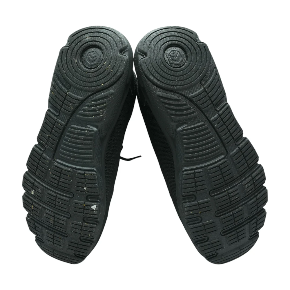 Black Low-Top Athletic Shoes - Image 3