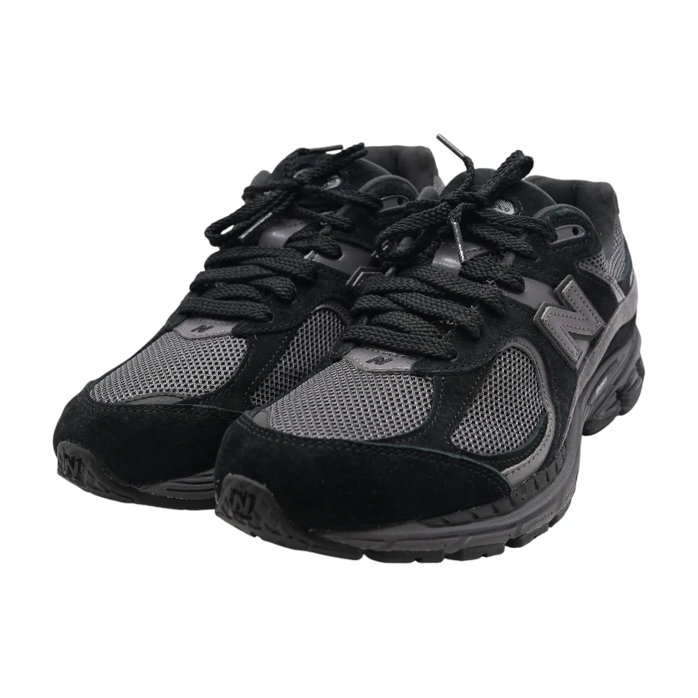 2002 Low-Top Athletic Shoes