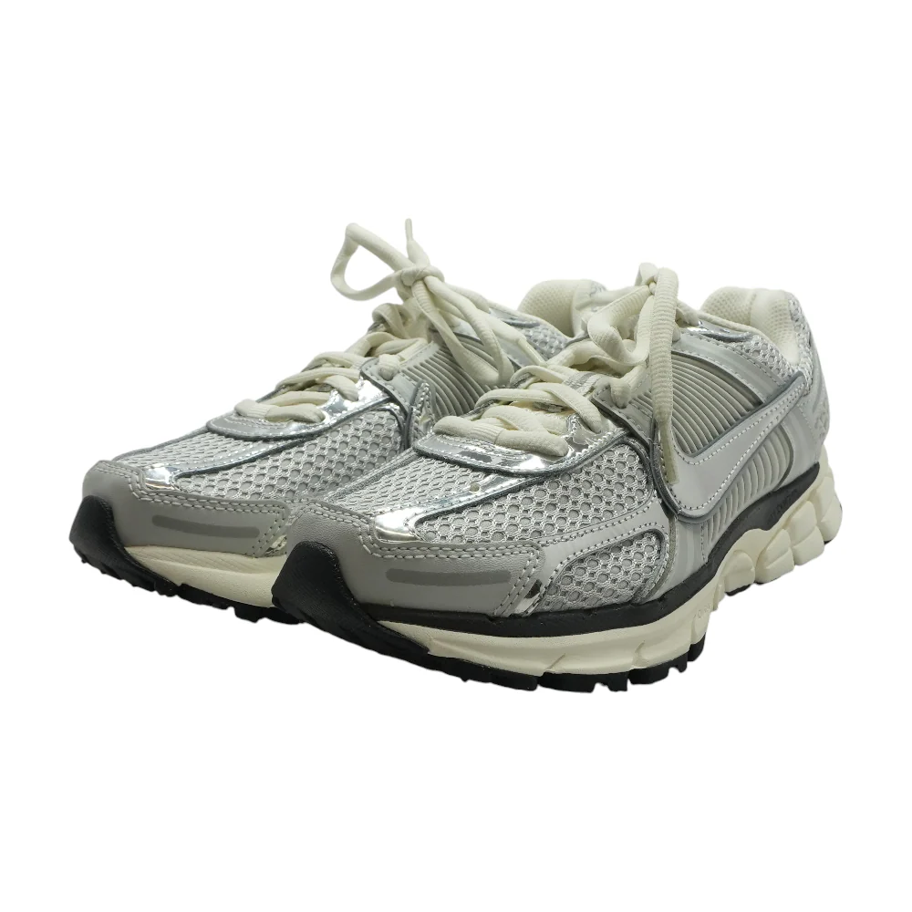 Zoom Vomero 5 Low-Top Athletic Shoes