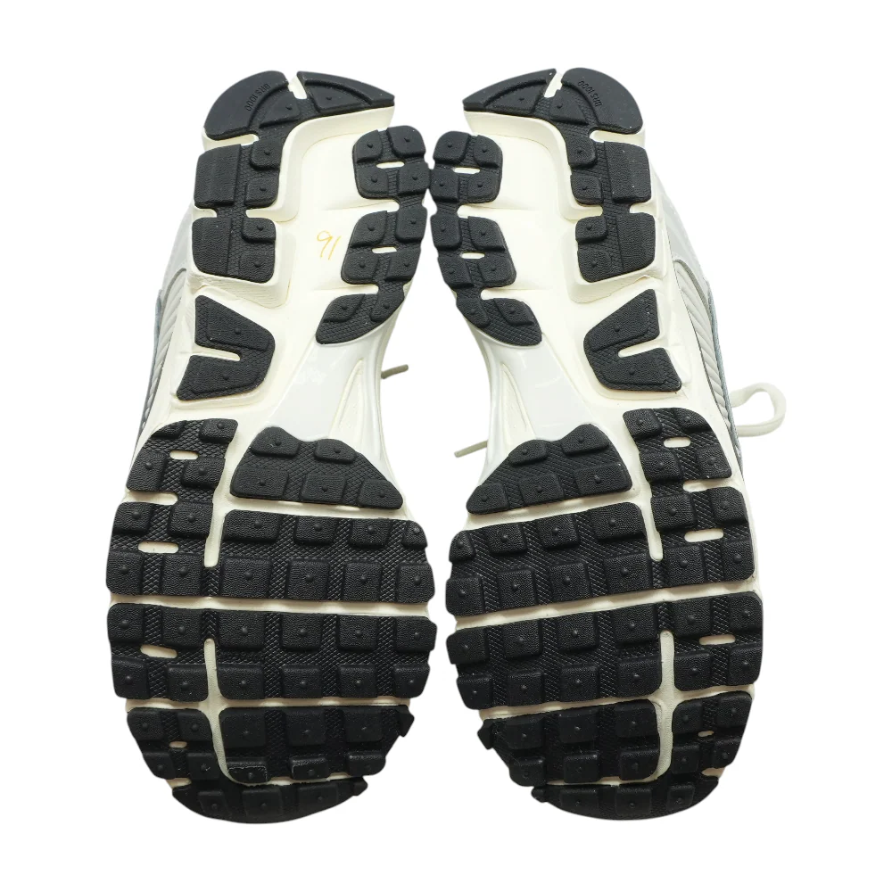 Zoom Vomero 5 Low-Top Athletic Shoes - Image 3