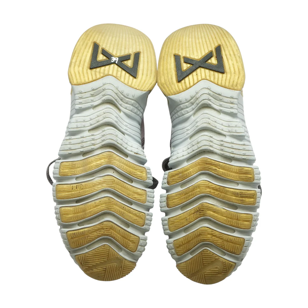 Free Metcon 4 Premium Low-Top Athletic Shoes - Image 3