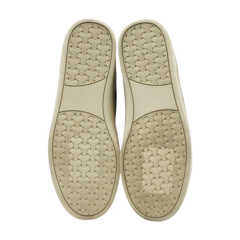 Black Low-Top Athletic Shoes - Image 3